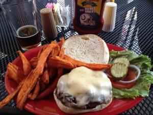 Burger & Fries im "The Garage"