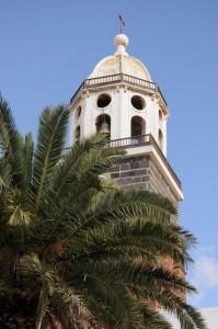 Teguise - Kirchturm mit Palme